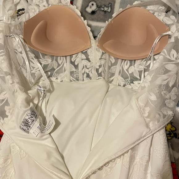 Essense of Australia D3577 wedding gown. Brand new never worn. Decided to elope - Picture 8 of 14